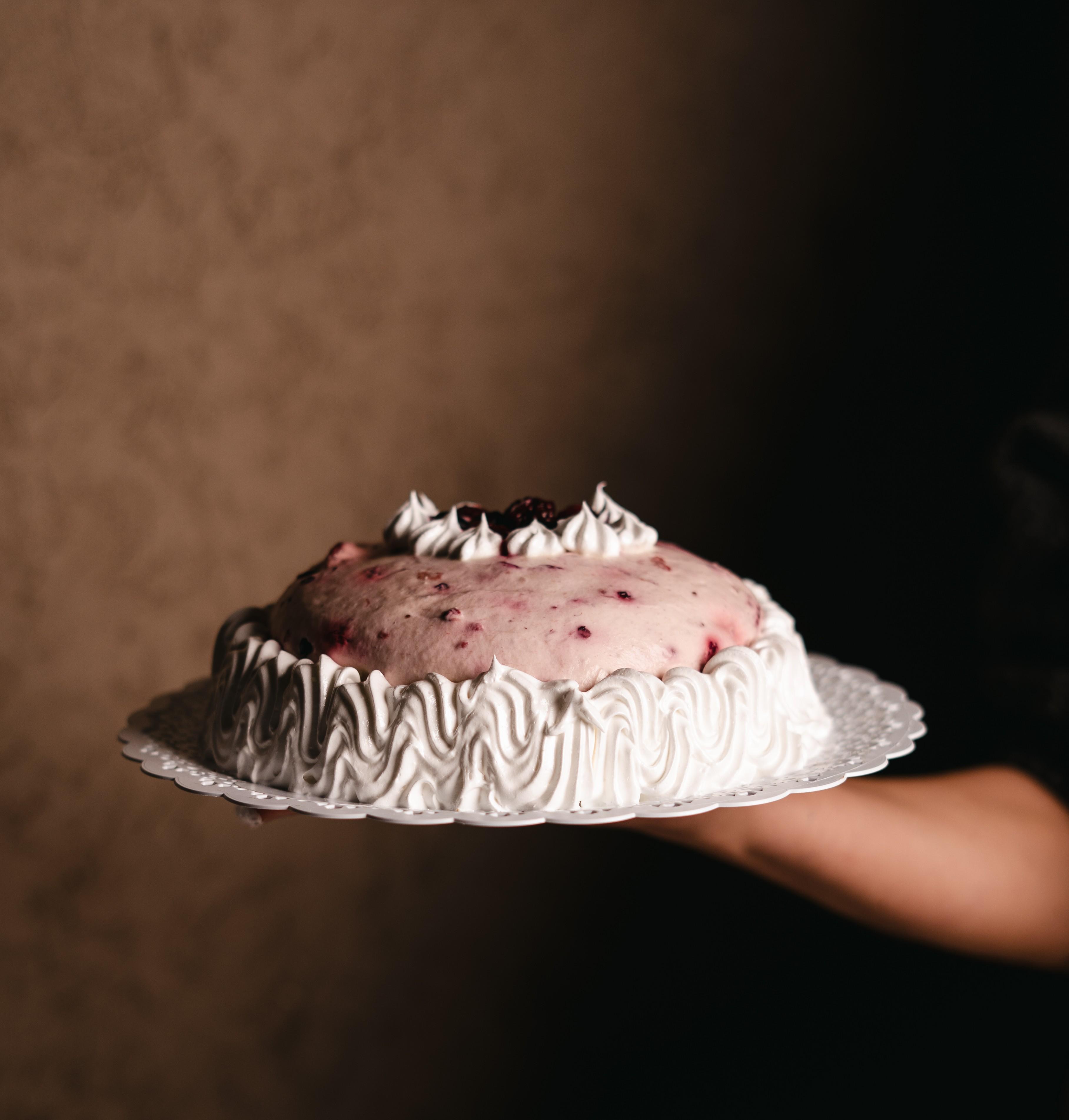 Brownie con mousse de frutos rojos