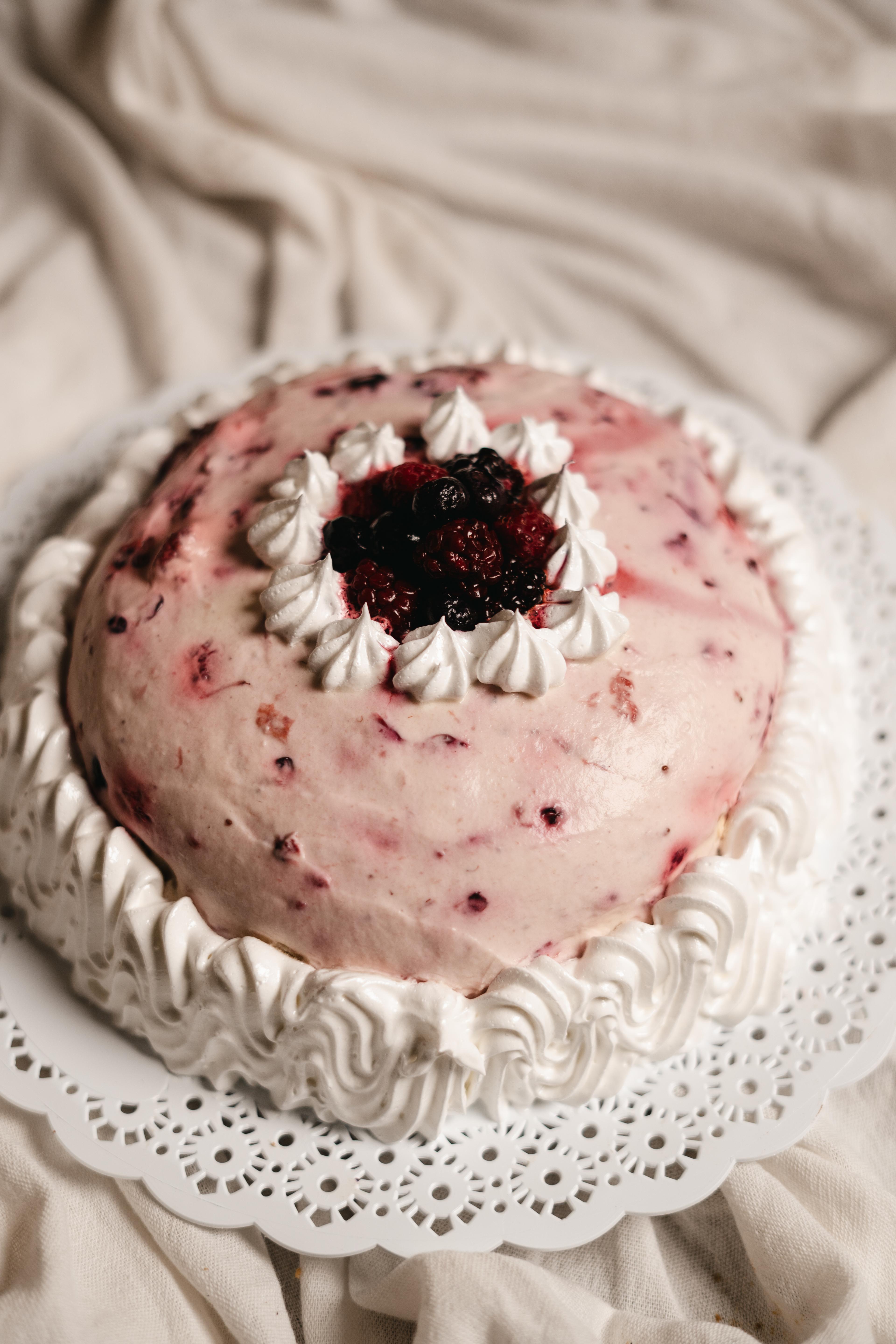 Brownie con mousse de frutos rojos