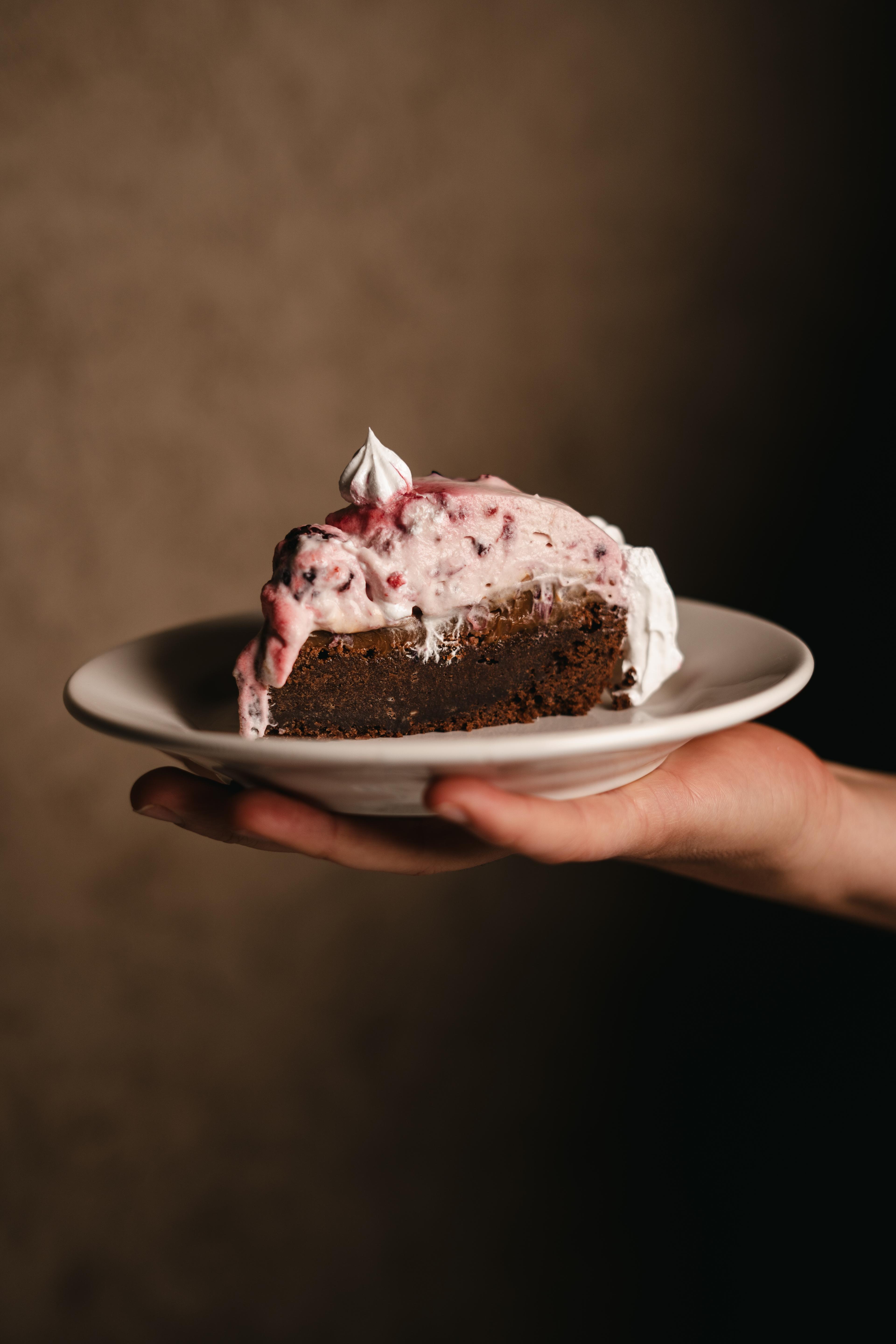 Brownie con mousse de frutos rojos